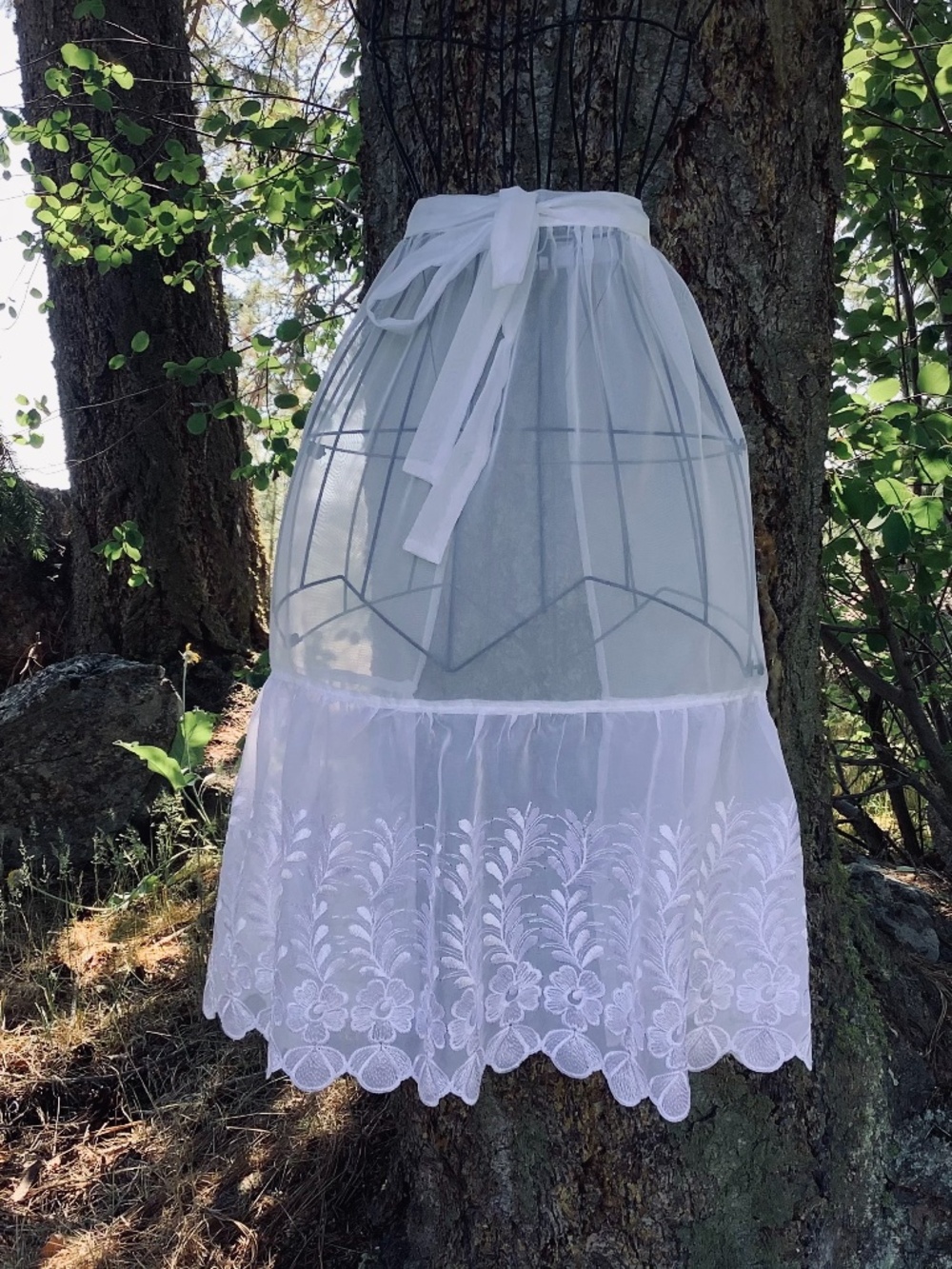 White Chiffon Apron with Eyelet Ruffle Wedding Costume Oktoberfest Fall Festival